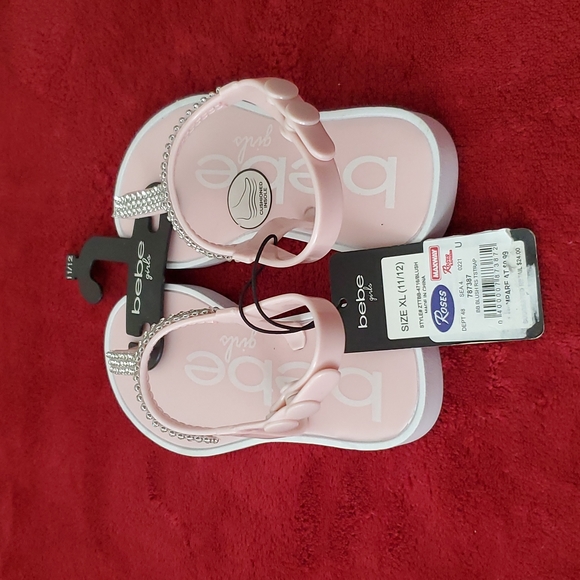 🛑NWOT bebe girls Blush TStrap Sandal Size 11/12 - Picture 2 of 8